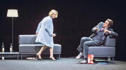 Zimmerschlacht. Judith Engel und August Diehl als Finidoris in Yasmina Rezas dramatischen Paarungen. 