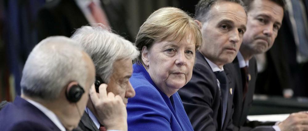 Bei der Abschlusspressekonferenz: Bundeskanzlerin Angela Merkel, Außenminister Heiko Maas (2.v.r.) und UN-Generalsekretär Antonio Guterres (2.v.l.).