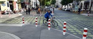 Auch in der Bergmannstraße in Kreuzberg wurden Poller zur Verkehrsberuhigung aufgestellt. 