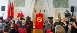 In Deutschland gibt es in knapp 20 Städten Konfuzius-Institute - hier Angela Merkel bei der Eröffnung des Hauses in Stralsund im Jahr 2016.
