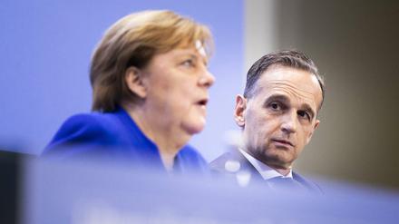 Angela Merkel und Heiko Maas sprechen auf der Pressekonferenz nach dem Libyen-Gipfel in Berlin.