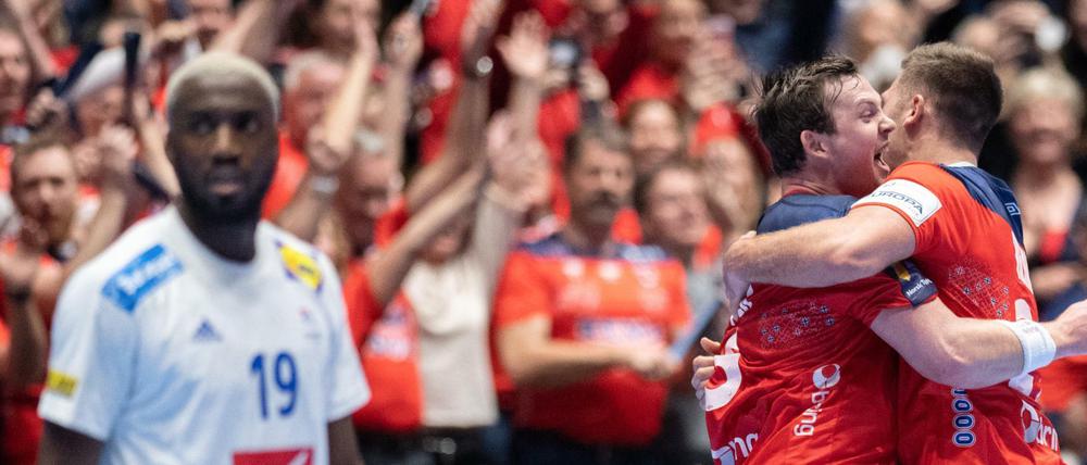 Gemischte Gefühle: Während Norwegen jubeln konnte, musste das französische Team bereits in der Vorrunde nach Hause fahren.