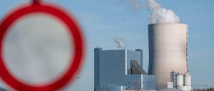Das Uniper-Kraftwerk Datteln 4 steht hinter einem Verbotsschild. 