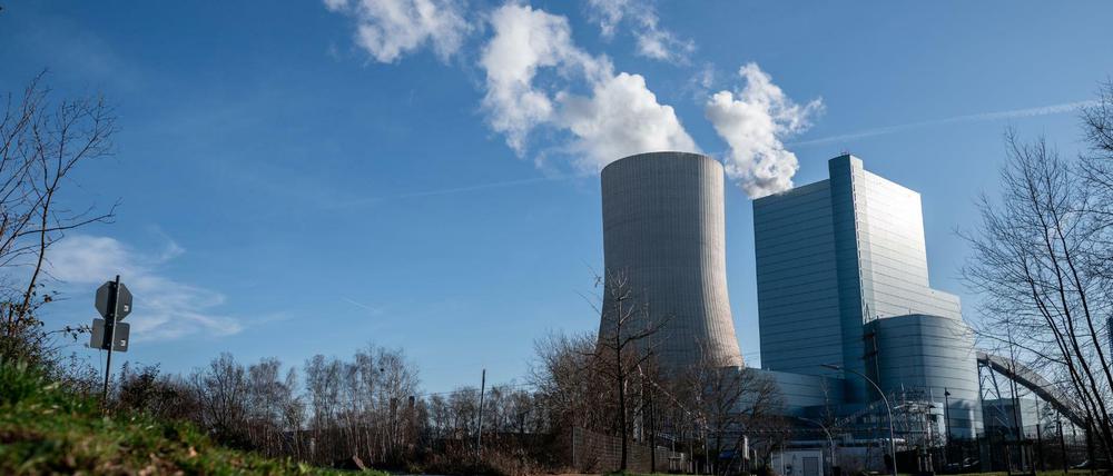Rauch steigt aus dem Uniper-Kraftwerk Datteln 4 in Nordrhein-Westfalen auf.