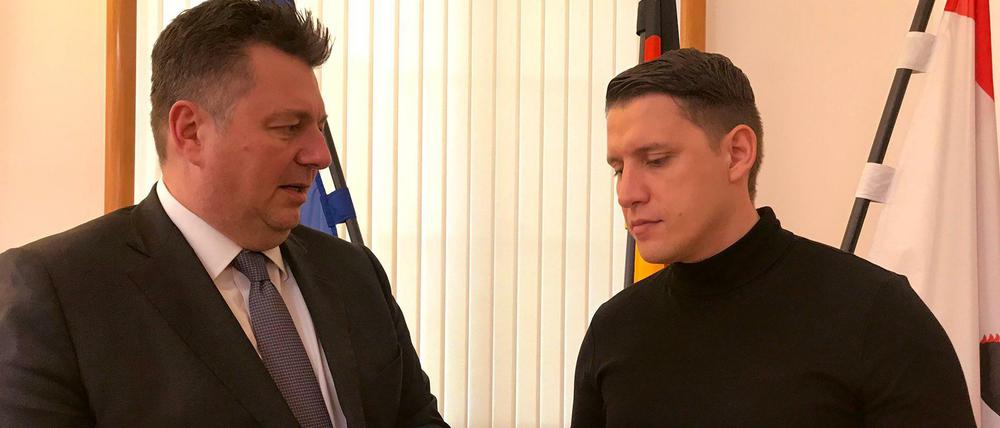 Der Polizist Ferrid Brahmi wurde von Innensenator Geisel mit dem Ehrenzeichen geehrt. 