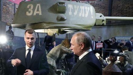 Russlands Präsident Wladimir Putin besuchte am Samstag in St. Petersburg eine Ausstellung über den Zweiten Weltkrieg. 