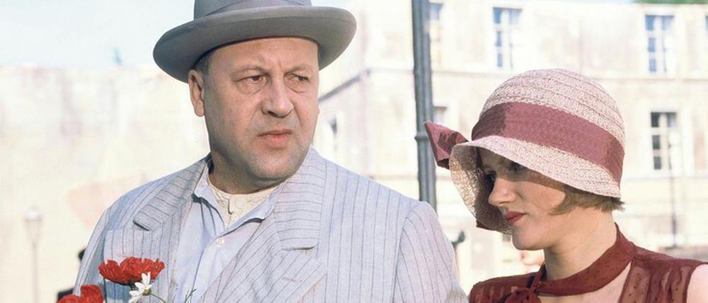 Günter Lamprecht als Biberkopf mit Barbara Sukowa als Mieze.