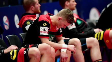 Hängende Köpfe: Nach der Niederlage gegen Kroatien machte sich bei den deutschen Spielern wie Timo Kastening Enttäuschung breit.