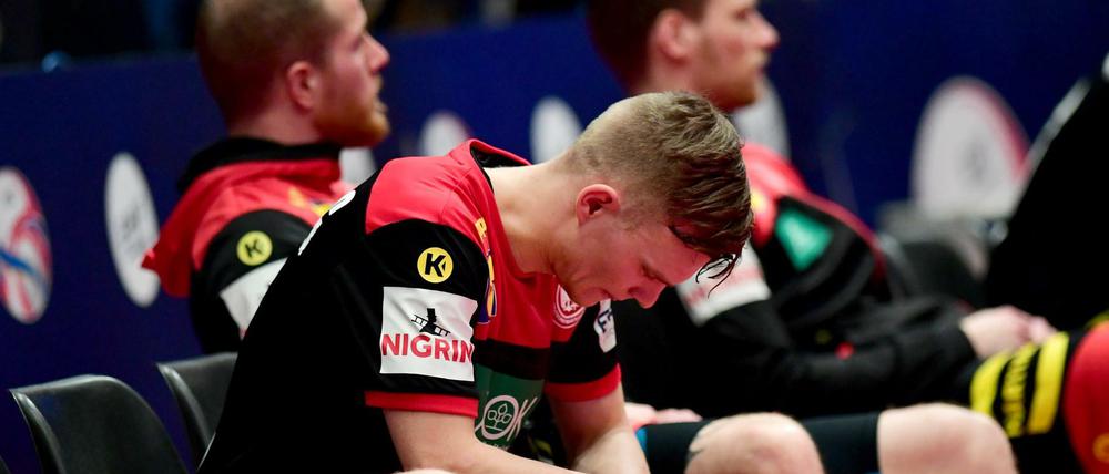 Hängende Köpfe: Nach der Niederlage gegen Kroatien machte sich bei den deutschen Spielern wie Timo Kastening Enttäuschung breit.