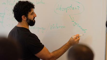 Mohammad Gharaibeh, Professor für Islamische Ideengeschichte, in seinem Seminar zur prophetischen Tradition.