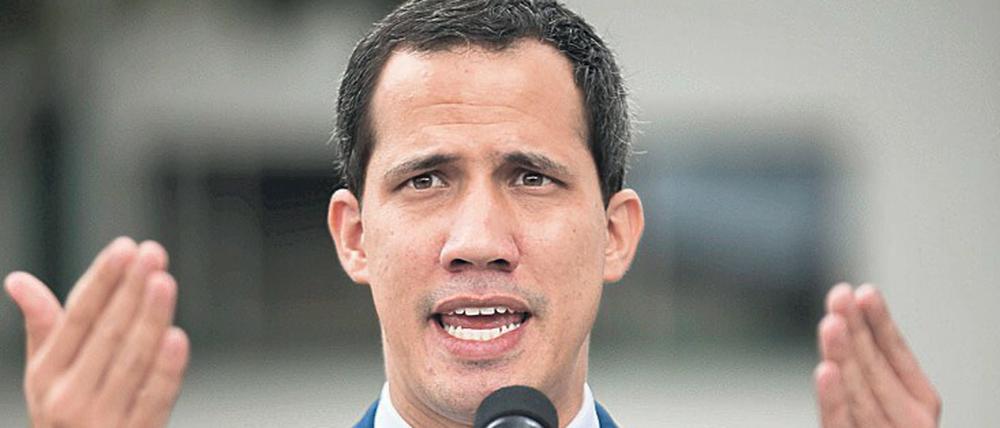 Oppositionsführer Guaido sucht im Ausland nach Hilfe.