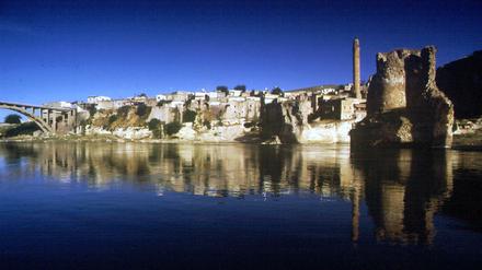 Wegen eines Stausees werden im türkischen Hasankeyf Bauwerke assyrischer, römischer und ottomanischer Bauherren untergehen. (Archivbild)