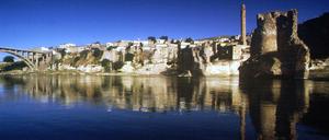 Wegen eines Stausees werden im türkischen Hasankeyf Bauwerke assyrischer, römischer und ottomanischer Bauherren untergehen. (Archivbild)