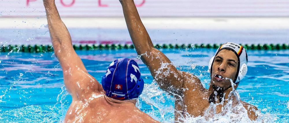 Zum großen Wurf angesetzt. Deutschen Wasserballern um Maurice Jüngling fehlt wohl noch ein Sieg für die Teilnahme an der Olympia-Quali.