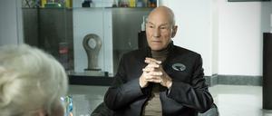 Ungewollte Rolle als Bittsteller: Jean-Luc Picard (Patrick Stewart) sucht die Unterstützung der Sternenflotte für seine Rettungsaktion – vergeblich.