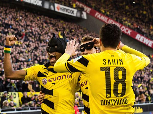 Batman, Robin und ... Sahin: Pierre-Emerick Aubameyang (links) hatte einen Hang zum ausgefallenen Jubel.