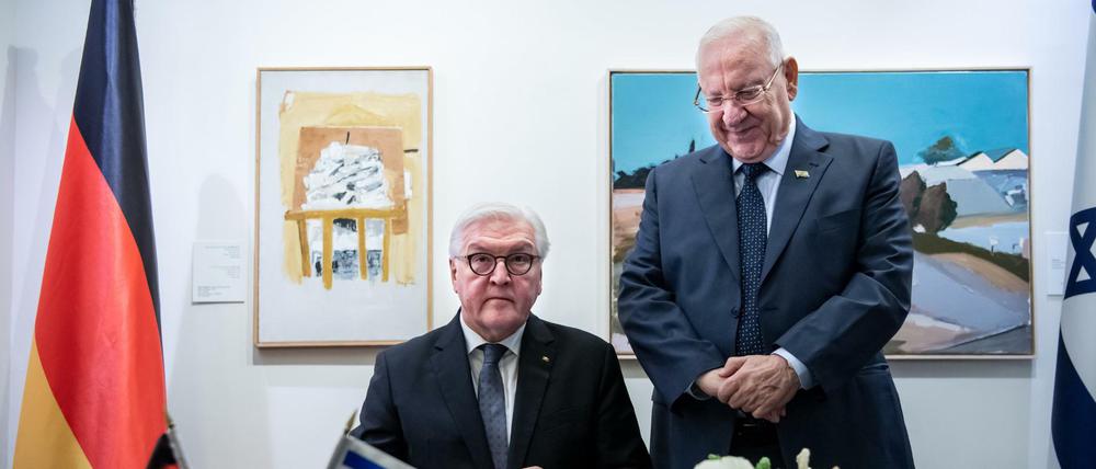 Bundespräsident Steinmeier (l) und Rivlin, Präsident von Israel, am Amtssitz des israelischen Präsidenten