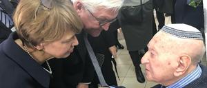 Elias Feinzilberg im Gespräch mit Frank-Walter Steinmeier und Elke Büdenbender in Jerusalem.