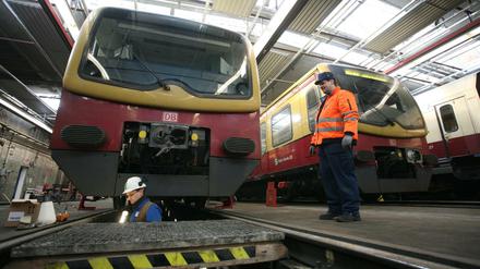Damit die S-Bahn pünktlich ist, muss sie regelmäßig überprüft und saniert werden. 