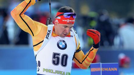 Raus damit: Philipp Nawrath zeigt in Pokljuka eine starke Leistung.