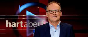 Frank Plasberg fällt aus Krankheitsgründen vorübergehend für die Moderation der Talkshow "hart aber fair" aus.