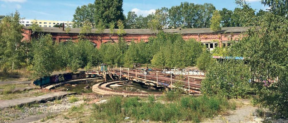 Fällt der denkmalgeschützte Rundlokschuppen einem Schulneubau zum Opfer?