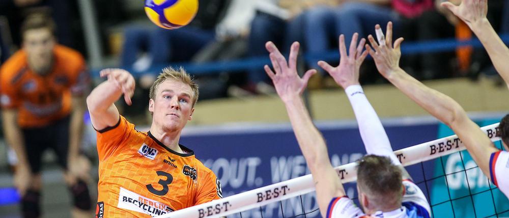 Die Drohne. Kyle Ensing startet bei den BR Volleys durch.
