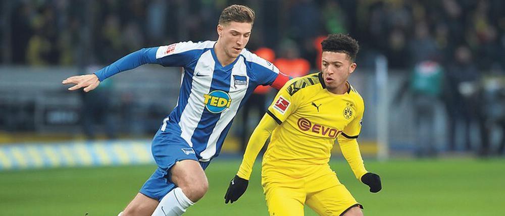 Wieder dran. Niklas Stark (links) kam nur in den ersten beiden Spielen unter Jürgen Klinsmann zum Einsatz. Gegen Wolfsburg kehrt er in die Startelf zurück. Foto: Contrast/Imago
