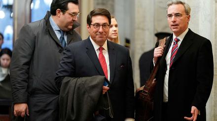 Trumps Verteidiger: Sein Privatanwalt Jay Sekulow (Mitte) und der Rechtsberater des Weißen Hauses, Pat Cipollone (rechts).