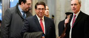 Trumps Verteidiger: Sein Privatanwalt Jay Sekulow (Mitte) und der Rechtsberater des Weißen Hauses, Pat Cipollone (rechts).