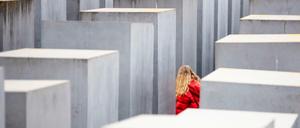 Das Holocaust-Mahnmal als Spaziergang: Der opferzentrierte Aufarbeitungskonsens ist eine Selbstverständlichkeit geworden.