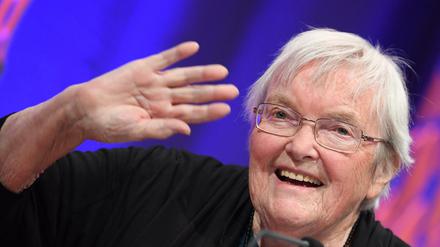 Die Autorin Gudrun Pausewang bei der Verleihung des Deutschen Jugendliteraturpreises 2017 auf der Frankfurter Buchmesse