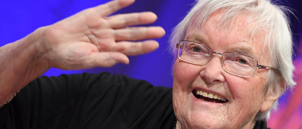 Die Autorin Gudrun Pausewang bei der Verleihung des Deutschen Jugendliteraturpreises 2017 auf der Frankfurter Buchmesse