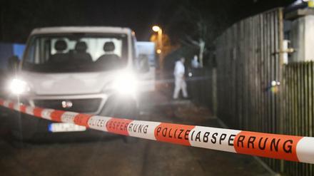 Absperrung der Polizei vor dem Tatort in Starnberg.