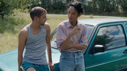 Queere Liebe. Der Film "Neubau" zeigt den trans Mann Markus und Autotechniker Duc.