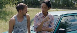 Queere Liebe. Der Film "Neubau" zeigt den trans Mann Markus und Autotechniker Duc.