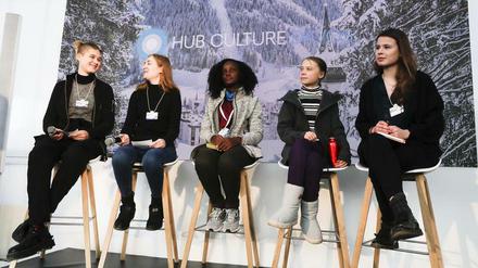 Geht es ums bessere Klima - oder ums Bessersein? Klimaaktivisten wird oft Moralismus vorgeworfen (hier Archivfoto aus Davos mit Luisa Neubau und Greta Thunberg, von rechts)