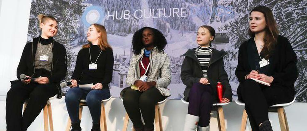 Geht es ums bessere Klima - oder ums Bessersein? Klimaaktivisten wird oft Moralismus vorgeworfen (hier Archivfoto aus Davos mit Luisa Neubau und Greta Thunberg, von rechts)