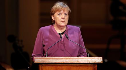 Mahnt zur Erinnerung. Angela Merkel (CDU) begrüßt die Gäste in der Staatsoper.