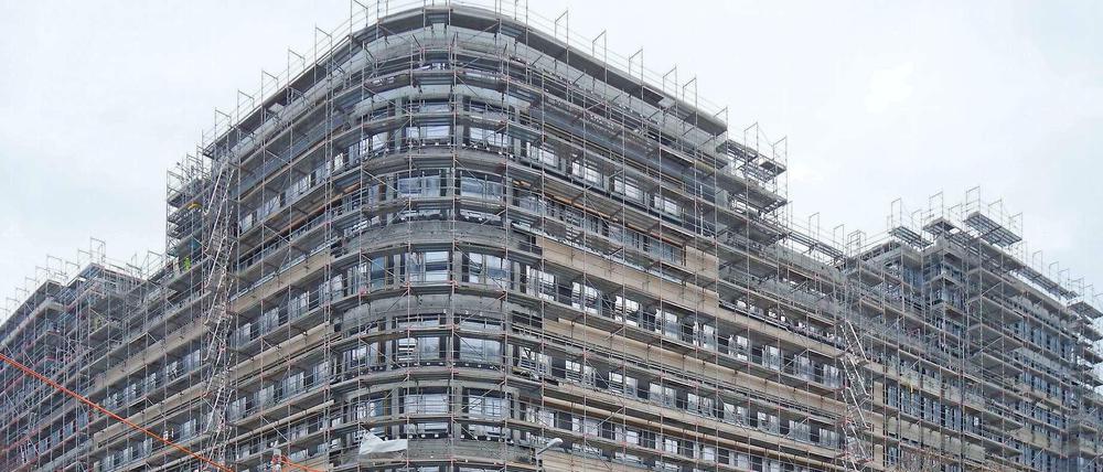 Streit am Bau. Frühestens 2021 kann die Berliner Volksbank ihre neue Zentrale an der Bundesallee / Ecke Nachodstraße beziehen.