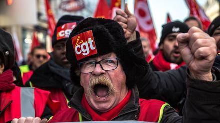 Demonstranten der CGT-Gewerkschaft nehmen an einer Protestaktion gegen die Rentenreform teil.