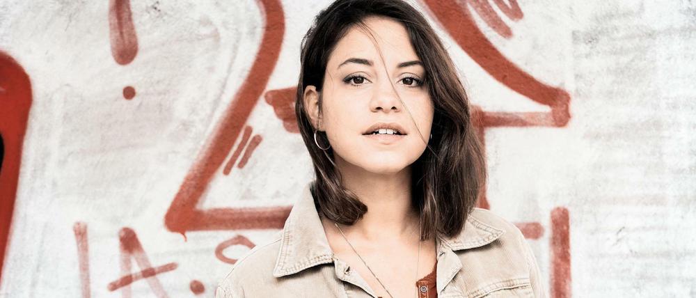 Almila Bagriacik als Hatun Aynur Sürücü.