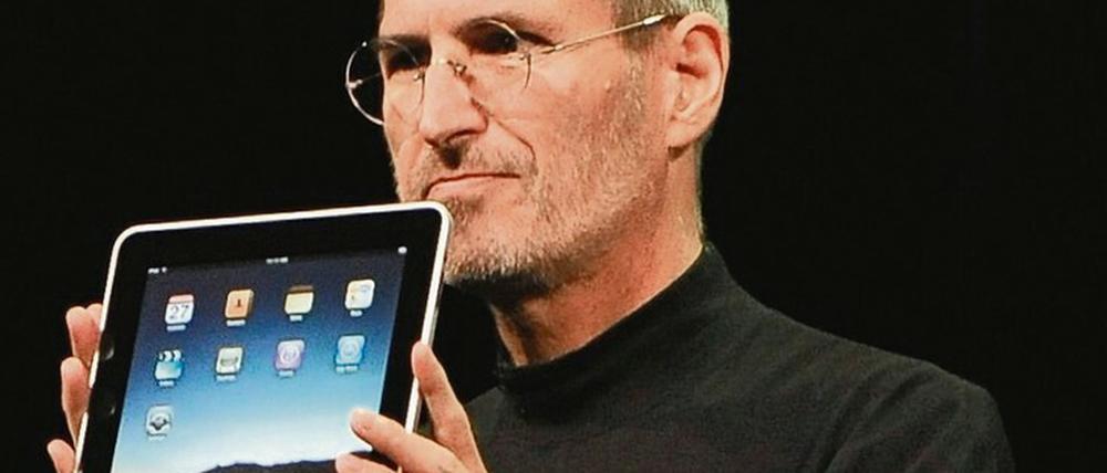 Tech-Geschichte. Am 27. Januar 2010 präsentierte Steve Jobs in San Francisco das erste iPad. Es folgte der erfolgreichste Verkaufsstart eines Elektronik-Produkts für den Massenmarkt. Und die Konkurrenz legte mit eigenen Tablets nach.
