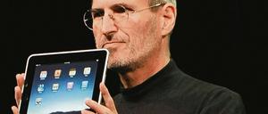 Tech-Geschichte. Am 27. Januar 2010 präsentierte Steve Jobs in San Francisco das erste iPad. Es folgte der erfolgreichste Verkaufsstart eines Elektronik-Produkts für den Massenmarkt. Und die Konkurrenz legte mit eigenen Tablets nach. 