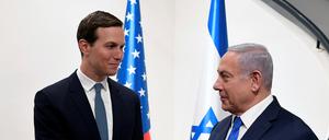 Kennen sich gut: Jared Kushner (l) und Israels Regierungschef Benjamin Netanjahu
