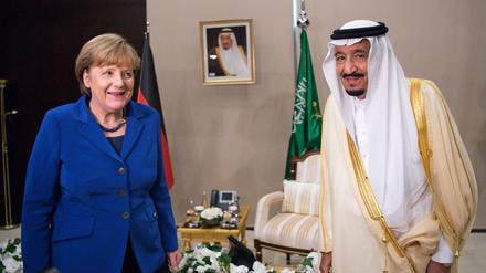 Die Bundespolizei ist wieder in Saudi-Arabien. Das Archivbild zeigt Kanzlerin Merkel und den saudischen König Abdelasis al-Saud. 