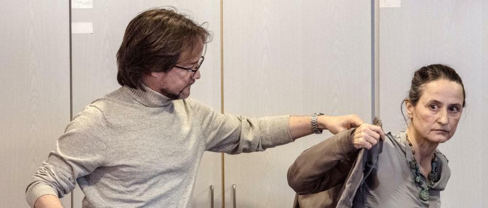 Wer hat hier wen vor vollendete Tatsachen gestellt? Sasha Waltz, Choreografin und Intendantin des Berliner Staatsballetts, und Johannes Öhman, Tänzer und Intendant des Staatsballetts, verlassen nach einem Pressegespräch den Raum. 