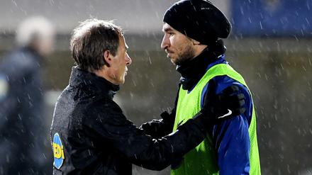 Bedröppelt: Die Stimmung bei Hertha BSC war schon einmal ausgelassener als unter Trainer Jürgen Klinsmann (links).