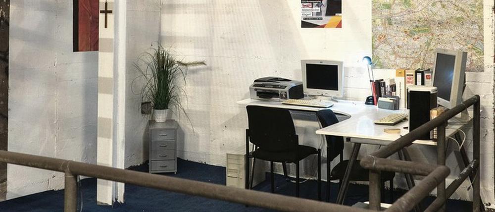 Unterirdisch. Leider kann in das U-Bahn-Tunnel-Büro niemand mehr einziehen – als die BVG davon erfuhr, ließ sie alles entfernen.