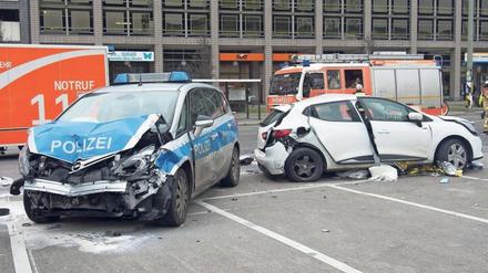 Tödlicher Unfall. In dem Kleinwagen starb eine 21-Jährige.
